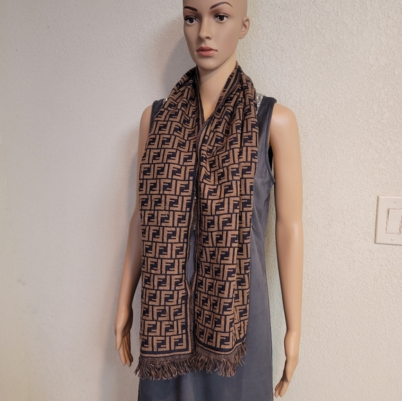 #362 Fendi Wool Scarf - Picture 2 of 8